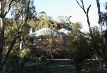 Unwind at Battunga Cottages