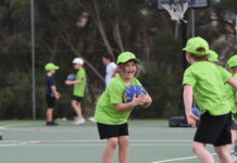 Bowmans battle to win by one